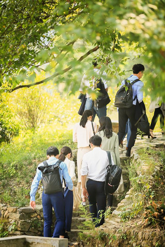 南方周末：“巧克力是什么味道的？自己打开盒子尝尝才知道”