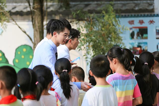 南方周末：“巧克力是什么味道的？自己打开盒子尝尝才知道”