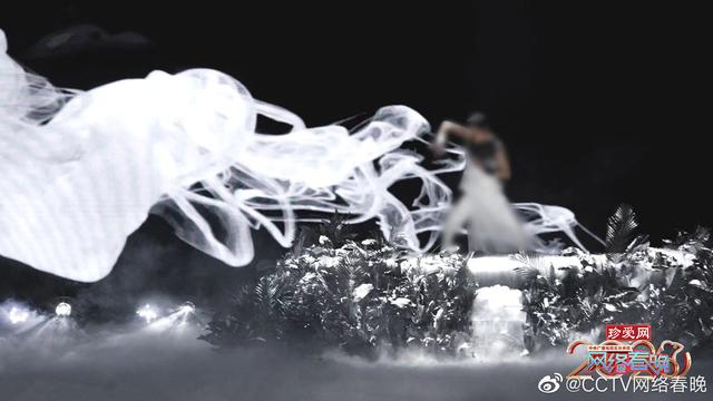 央视网■看！如此酷炫、带感、有魅力的舞美是谁家哒？大声说出它的名字！没错，就是我们今年的CCTV网络春晚啦