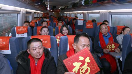 上观新闻■春运包车真的来了，节前17趟车计划送8000多人回家