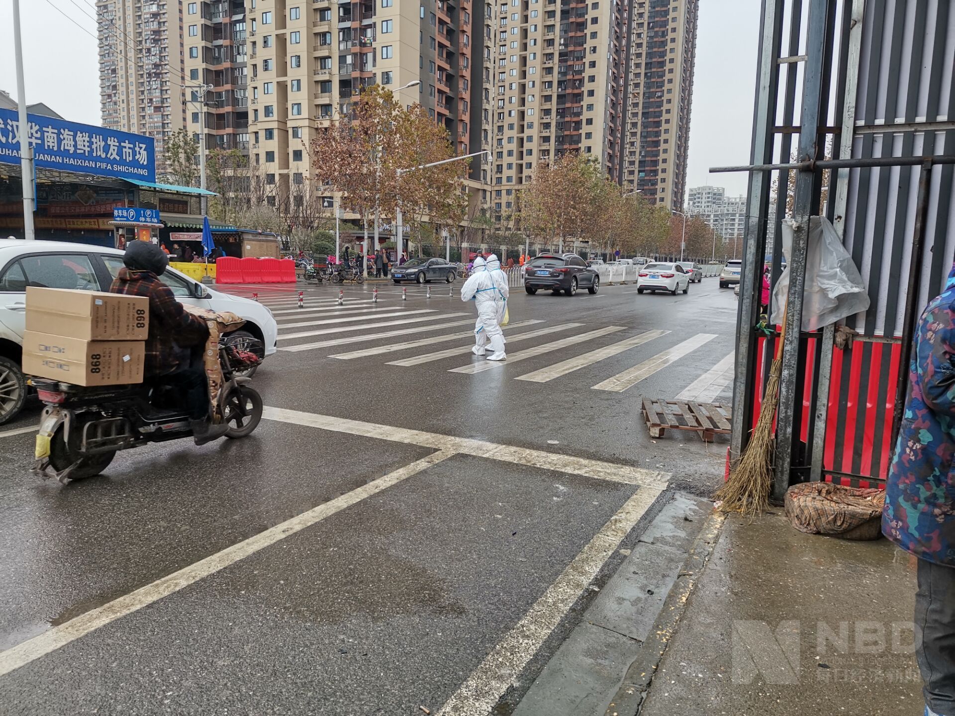 每日经济新闻■现场直击|武汉肺炎疫情追踪：华南海鲜批发市场今起休市整治