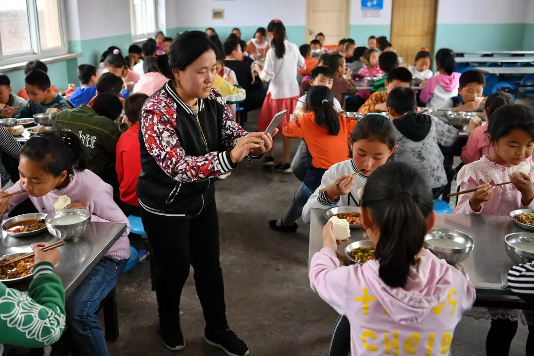 每日经济新闻：四部门发文！这次真要和校园小卖部说再见了？