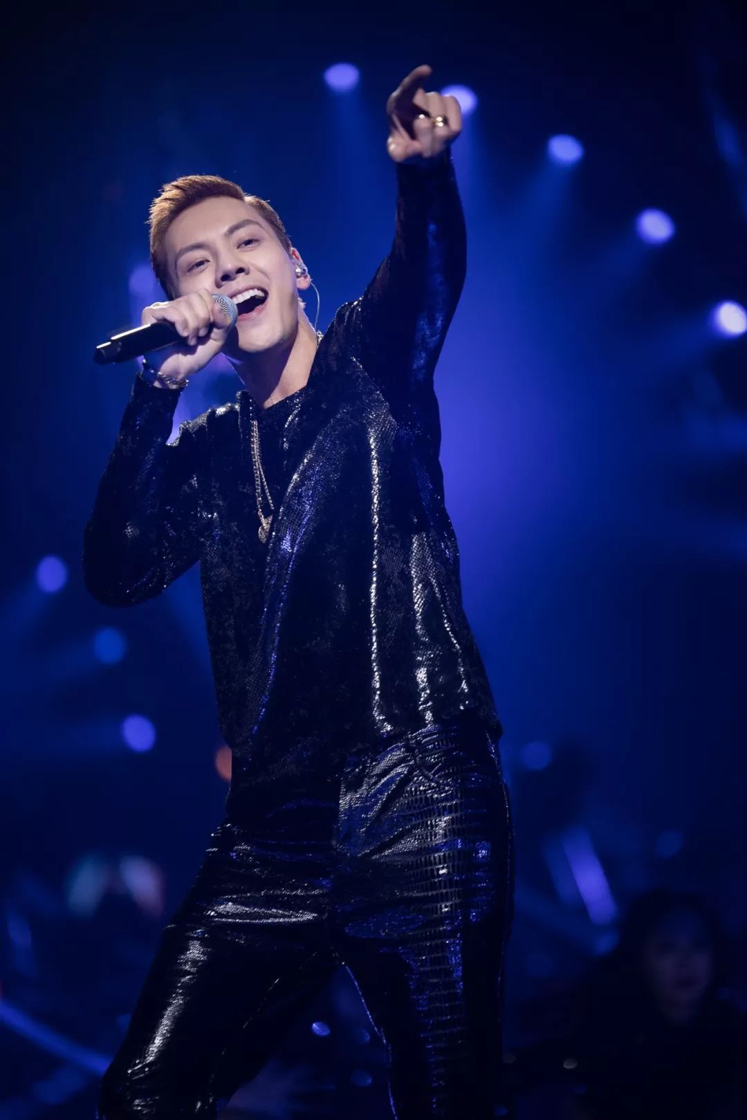 这首以遗憾为主题的歌曲《my lady》被陈伟霆诠释的细腻温柔,画面感