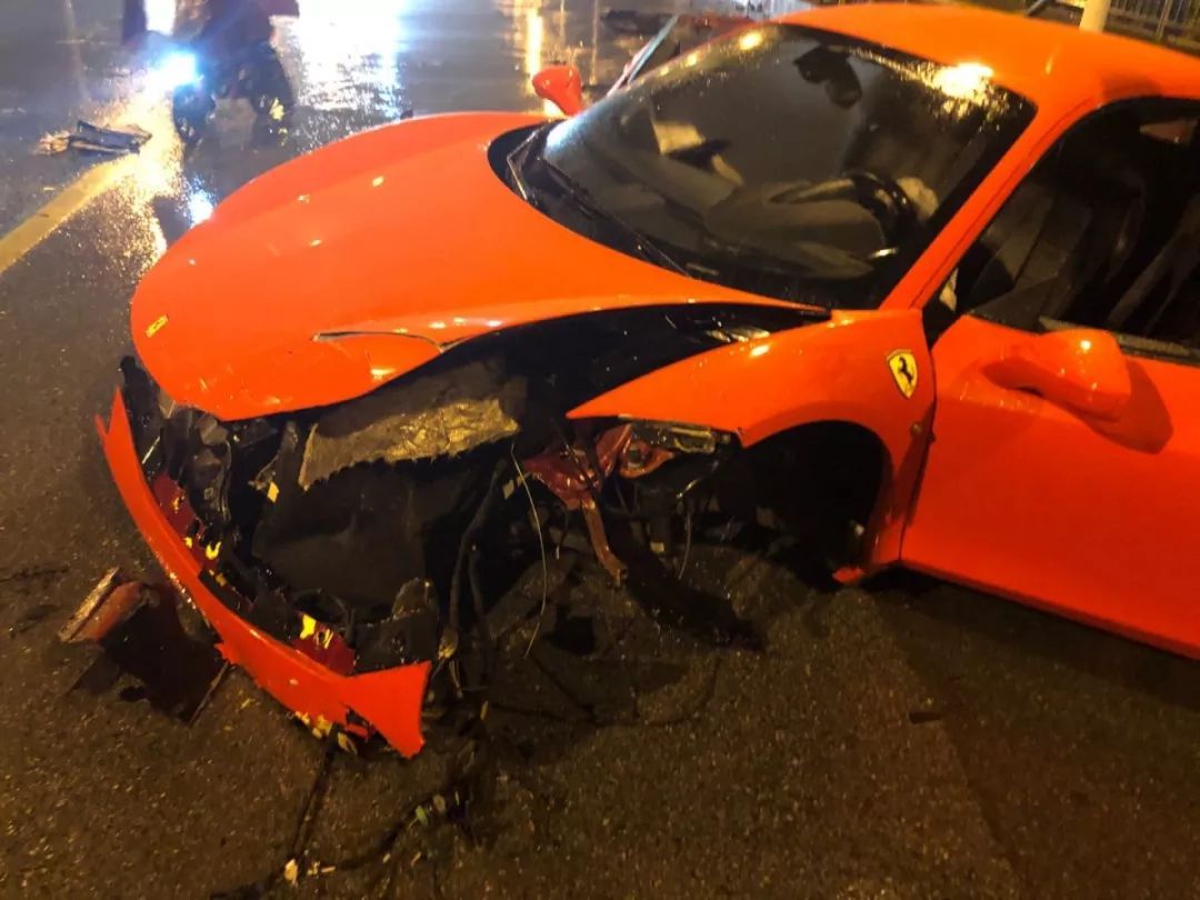 法拉利豪车借给22岁网红结果轮子撞飞借车人我也是借的啊