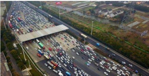 「新京报评论」省界收费站全取消，高速公路改革送出“新年礼包” | 新京报快评