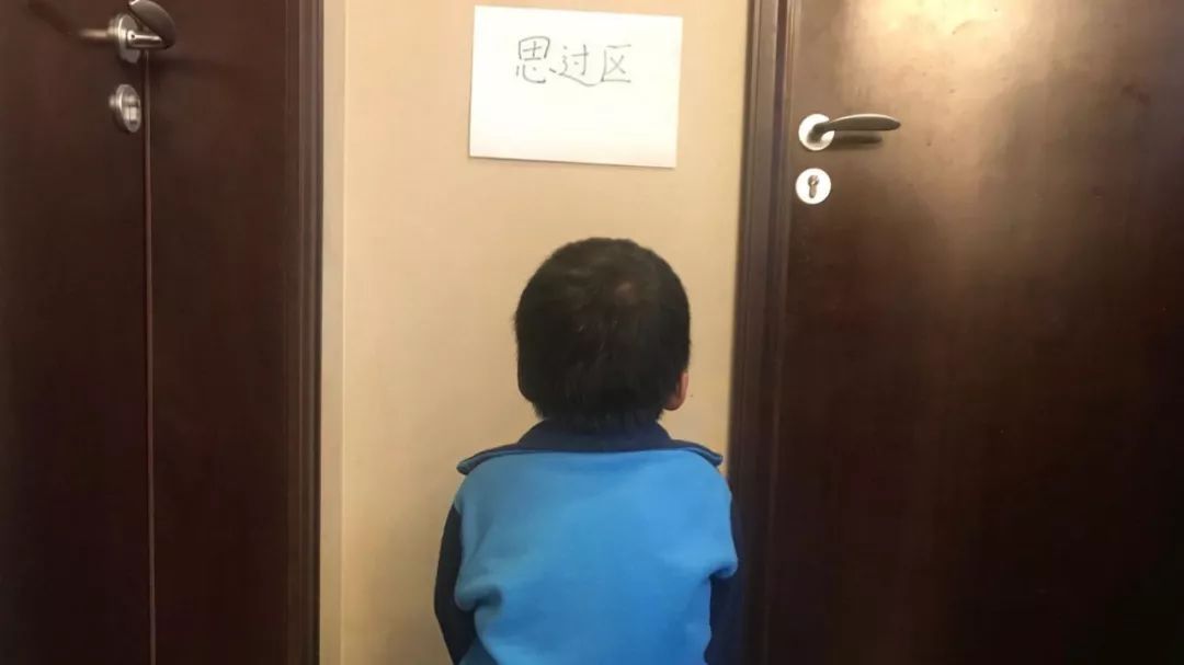 新京报评论■用单独留家惩罚小孩，这样的“育儿经”要不得｜新京报快评