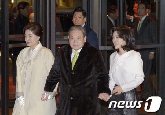 海外网@韩国三星会长卧病在床 股票资产1年涨240亿元人民币
