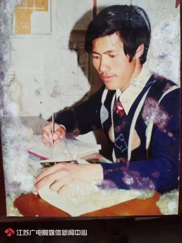 [江苏新闻]这20多张欠条他还了8年！背后故事令人泪目
