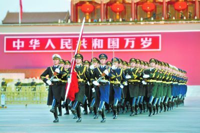 「北京晚报」2020年元旦迎新年首次升旗仪式 5.3万人告白“我爱你祖国!”