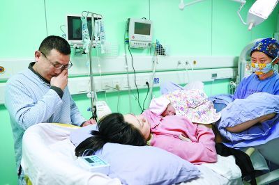 「北京晚报」2020年1月1日零时20分 首个“20后”宝宝报到