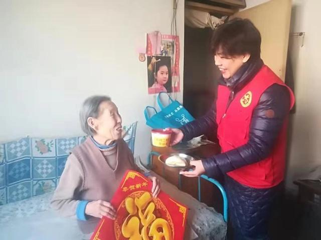 [燕赵都市报]石家庄：腊八粥送给独居老人、困难户