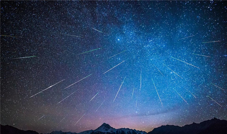 [文汇报]为什么流星总让人想到浪漫？2020年第一场流星雨即将来临，你会和谁去看？