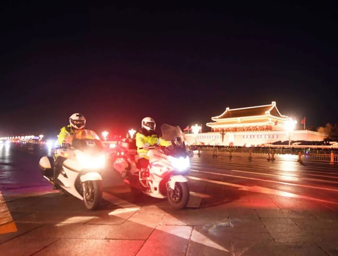 公安部交通安全微发布：忠诚护卫 | 交管镜像