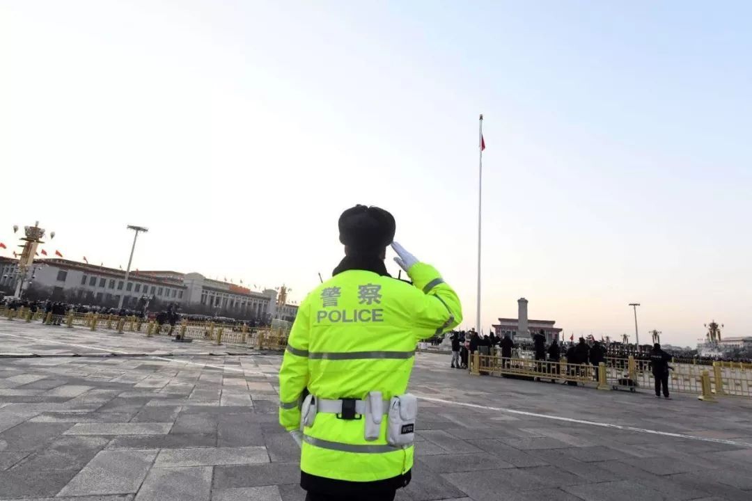 公安部交通安全微发布：忠诚护卫 | 交管镜像