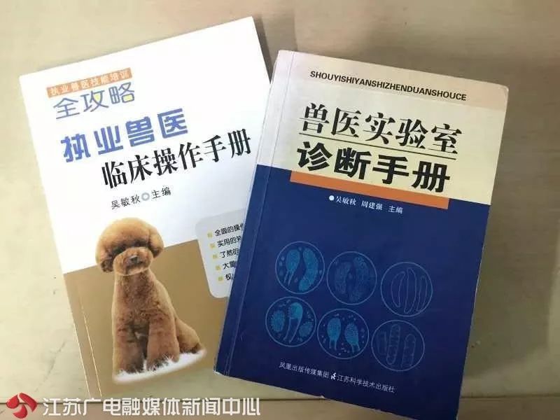 新华社@20多张欠条，他还了8年！