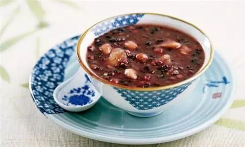 [中国军网]兵哥哥喝上的那口腊八粥，是这样的滋味……