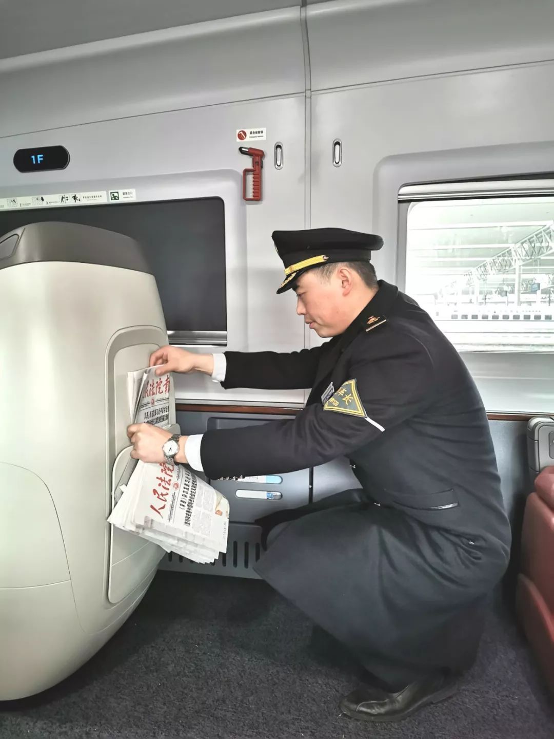 人民法院报：我们乘上复兴号了！快跟上！