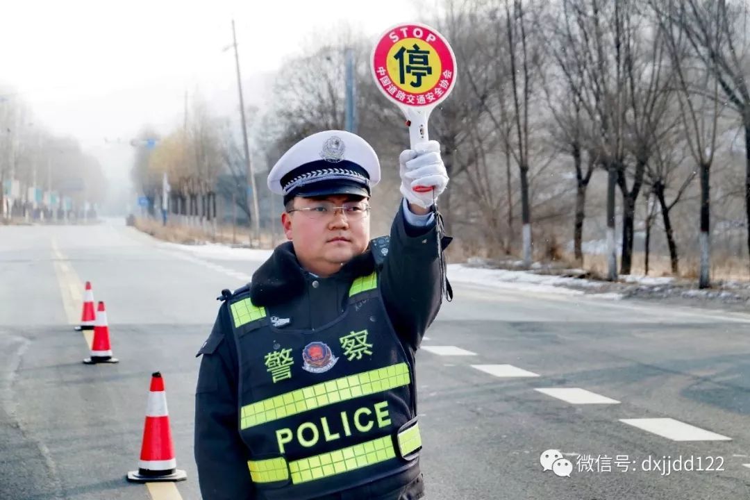 #甘肃公安交警#腊八节 | 围炉笑问粥可温，可知谁人为你立黄昏