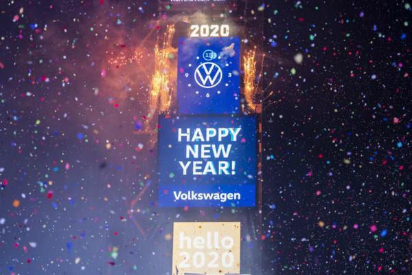 海外网■纽约时报广场跨年盛典：百万人一起迎接2020