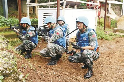 #解放军报#军医是个“多面手”