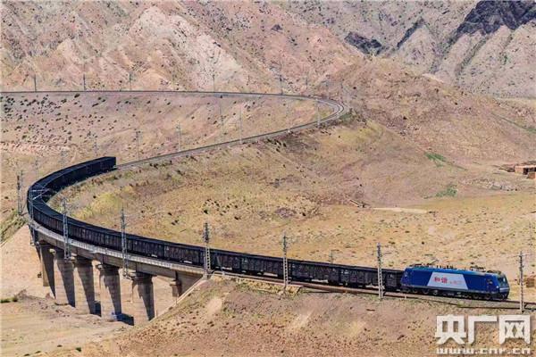 央广网：国铁2019扶贫“成绩单”：超七成铁路基建投资用于特困地区、革命老区等铁路建设
