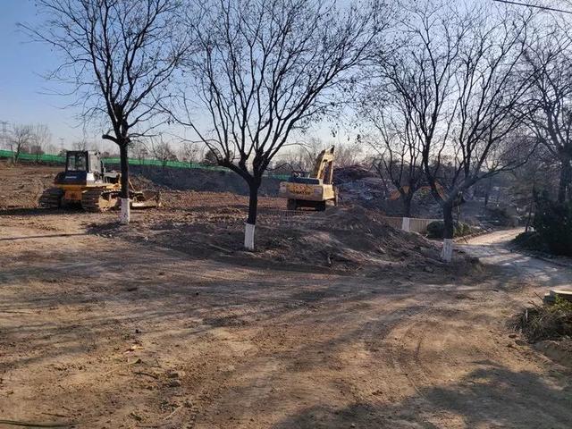 #北京日报客户端#奥森北园市民一边健身一边“吃土”