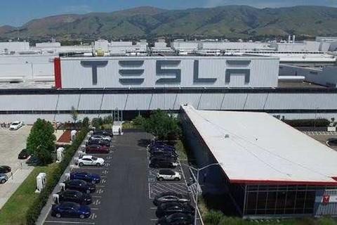 「澎湃新闻」特斯拉美国加州工厂被控种族歧视，法官判该公司必须面对诉讼