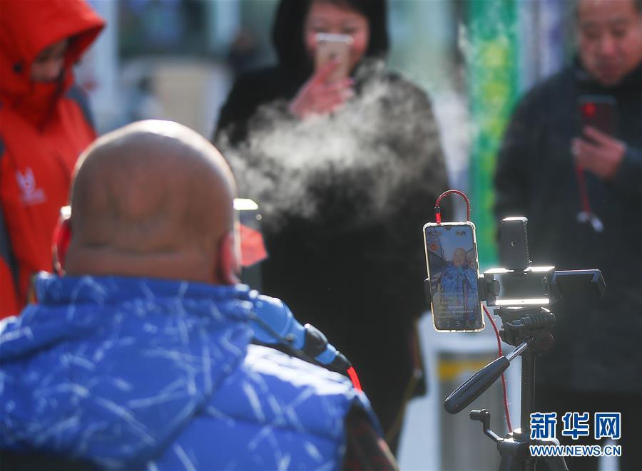 新华网■没有四肢，我也能扛起我的家