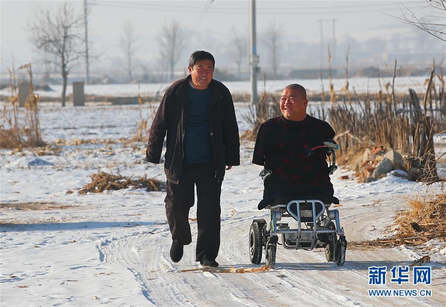 新华网■没有四肢，我也能扛起我的家