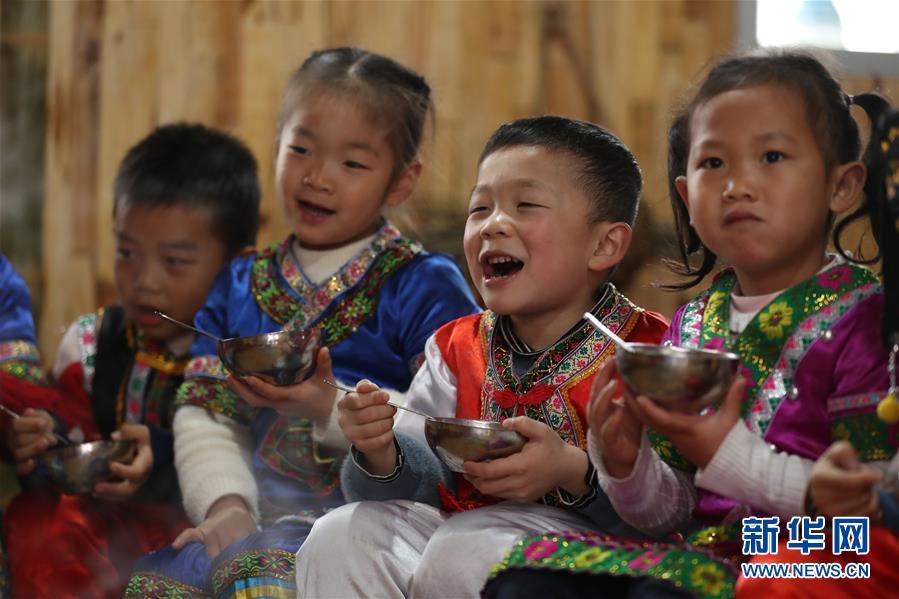 「新华网」腊八到 娃娃乐