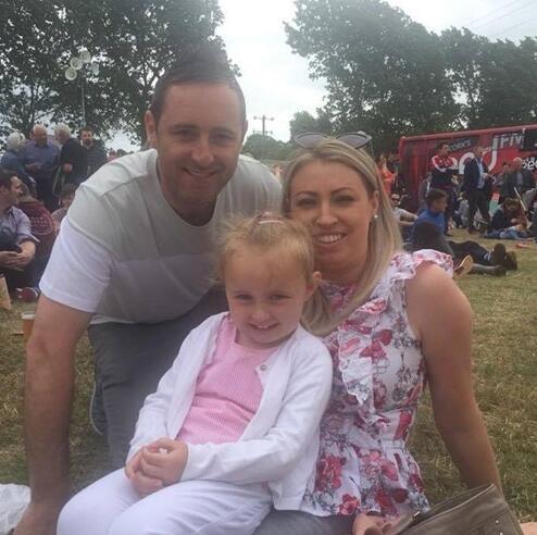 【上游新闻】5岁女孩见妈妈倒地 机智用视频电话打给爸爸求助