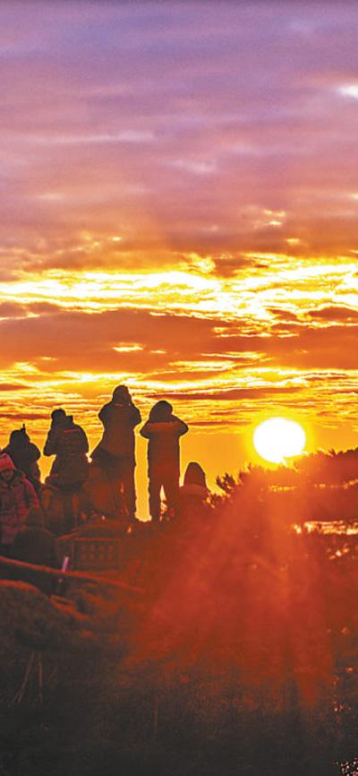 「人民网」迈进新的一年 奋斗只争朝夕