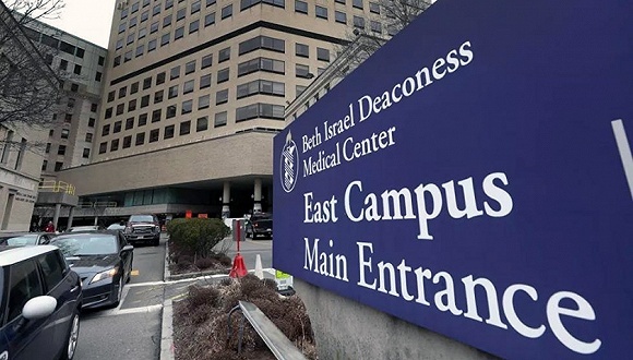 「环球网」一哈佛中国医学生在美国机场被抓，涉嫌偷运21瓶癌细胞样本