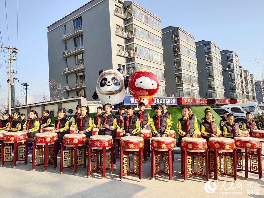 「人民网-北京频道」石景山全民冰雪嘉年华启动 北京冬奥吉祥物落户冬奥社区
