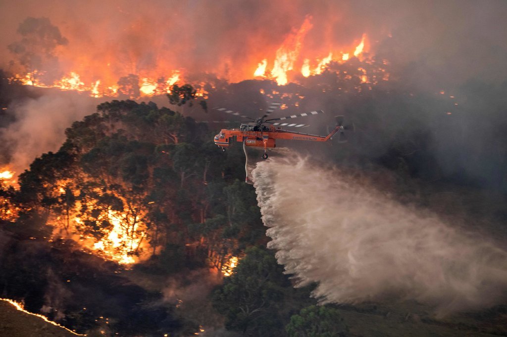 狂风,高温和肆虐的山火:澳大利亚度过最危险的一天