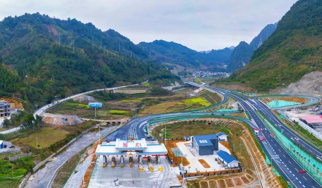 重大好消息!广西这条高速公路8日建成通车,多张高清大图流出