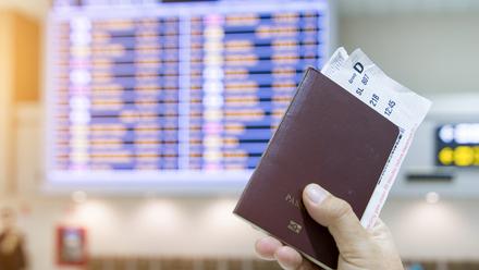 「上观新闻」2019年出入境人员达6.7亿人次，同比增长3.8%
