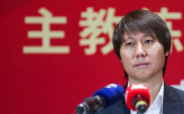 澎湃新闻：李铁就职发布会直面土洋之争，进入12强赛将自动续约