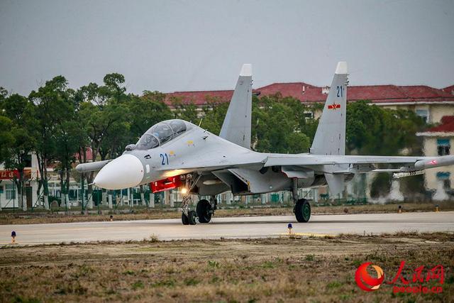 【人民网】海军航空兵某旅新年度首次跨昼夜训练圆满完成