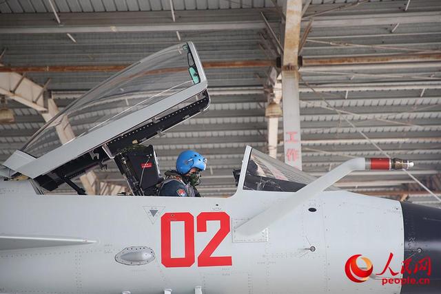【人民网】海军航空兵某旅新年度首次跨昼夜训练圆满完成