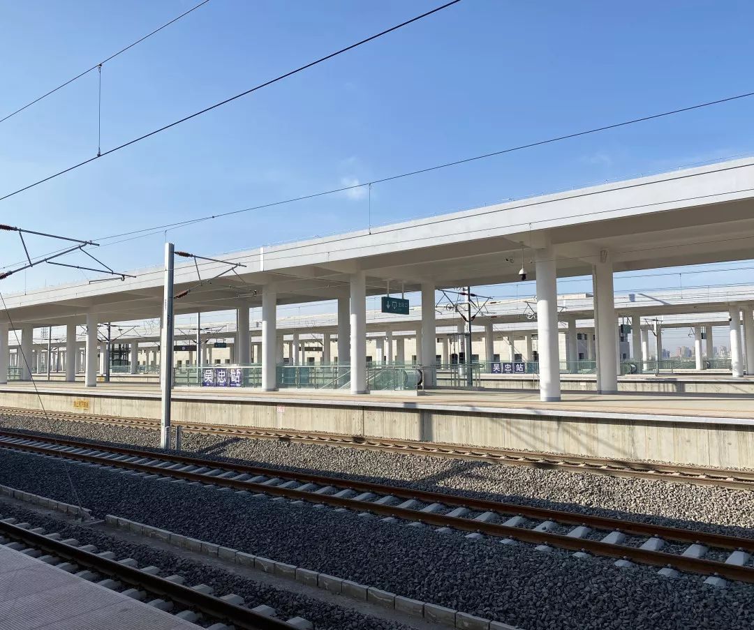 在明年底即将建成通车的银西高铁吴忠至西安段,就是由吴忠站起始,向