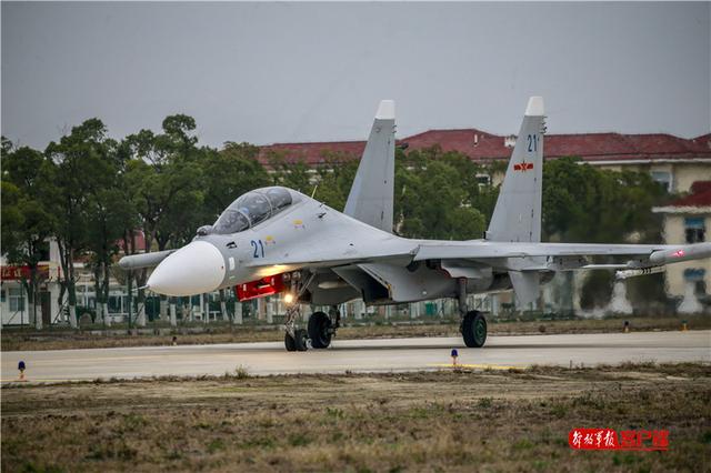 「中国军网」开训就对抗，升空即战斗！这场年度首飞“火药味”十足