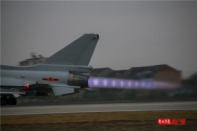 「中国军网」开训就对抗，升空即战斗！这场年度首飞“火药味”十足
