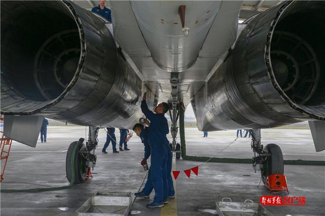 「中国军网」开训就对抗，升空即战斗！这场年度首飞“火药味”十足