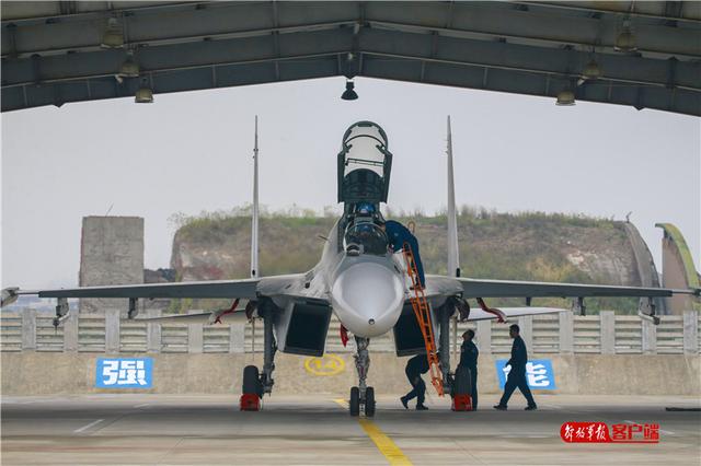 「中国军网」开训就对抗，升空即战斗！这场年度首飞“火药味”十足