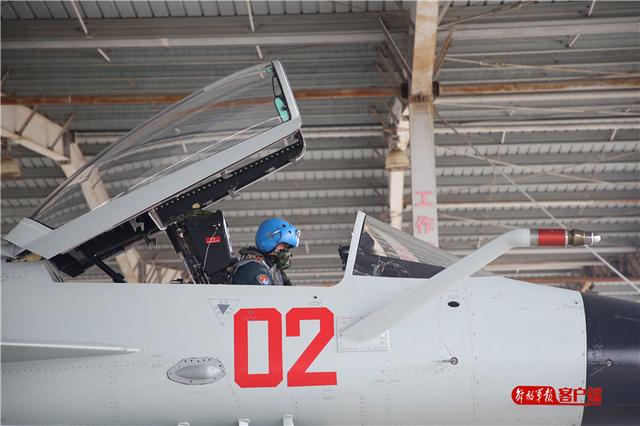 「中国军网」开训就对抗，升空即战斗！这场年度首飞“火药味”十足