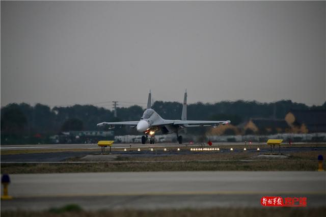 「中国军网」开训就对抗，升空即战斗！这场年度首飞“火药味”十足