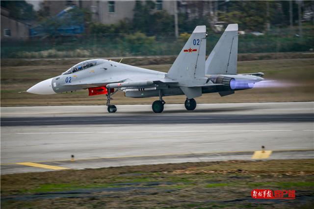 「中国军网」开训就对抗，升空即战斗！这场年度首飞“火药味”十足