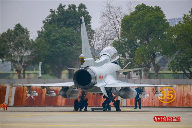 「中国军网」开训就对抗，升空即战斗！这场年度首飞“火药味”十足