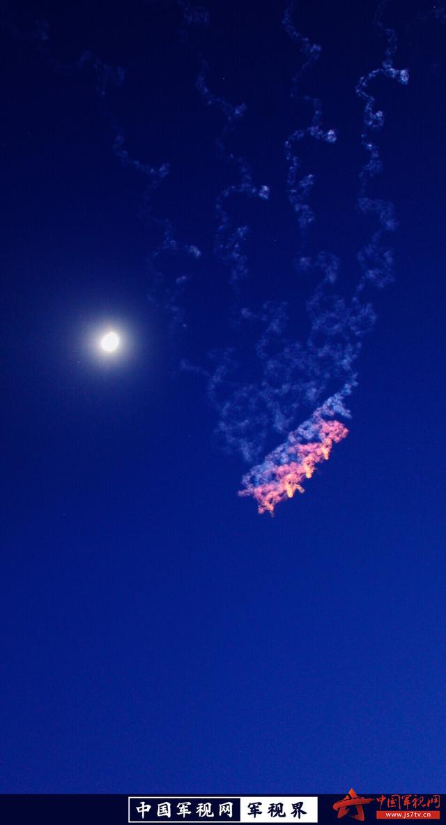 中国军视网■「军视界」震撼！来看“导弹发射先锋营”的光与影